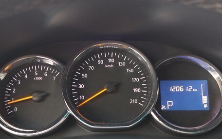 Renault Logan II, 2017 год, 800 000 рублей, 15 фотография