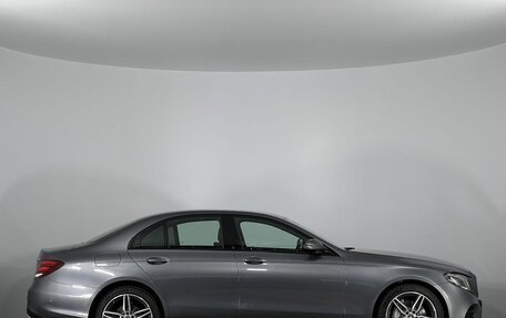 Mercedes-Benz E-Класс, 2019 год, 3 480 000 рублей, 4 фотография