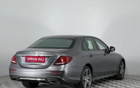 Mercedes-Benz E-Класс, 2019 год, 3 480 000 рублей, 5 фотография