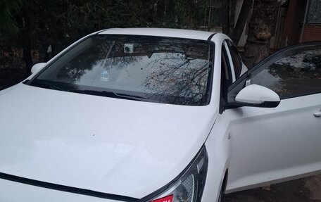 Hyundai Solaris II рестайлинг, 2021 год, 1 400 000 рублей, 5 фотография