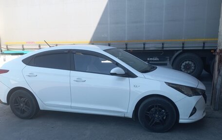 Hyundai Solaris II рестайлинг, 2021 год, 1 400 000 рублей, 13 фотография