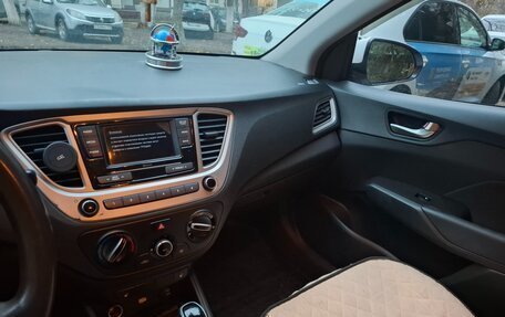 Hyundai Solaris II рестайлинг, 2021 год, 1 400 000 рублей, 10 фотография