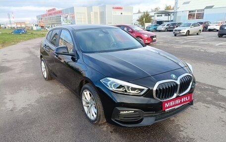 BMW 1 серия, 2019 год, 1 900 000 рублей, 8 фотография