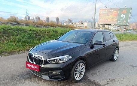 BMW 1 серия, 2019 год, 1 900 000 рублей, 2 фотография