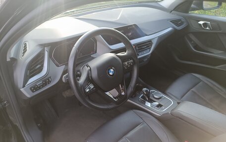 BMW 1 серия, 2019 год, 1 900 000 рублей, 10 фотография