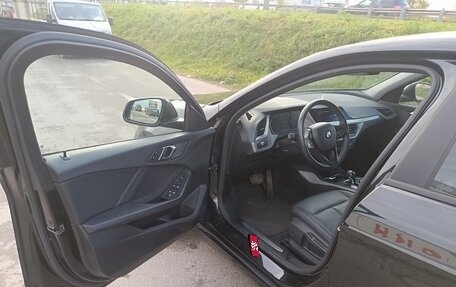 BMW 1 серия, 2019 год, 1 900 000 рублей, 11 фотография