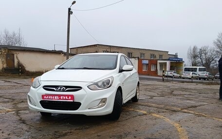 Hyundai Solaris II рестайлинг, 2011 год, 735 000 рублей, 1 фотография