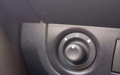 Renault Logan II, 2019 год, 953 000 рублей, 13 фотография