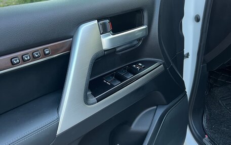 Toyota Land Cruiser 200, 2016 год, 8 300 000 рублей, 18 фотография