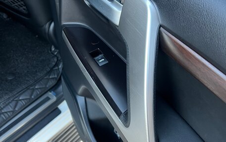 Toyota Land Cruiser 200, 2016 год, 8 300 000 рублей, 26 фотография