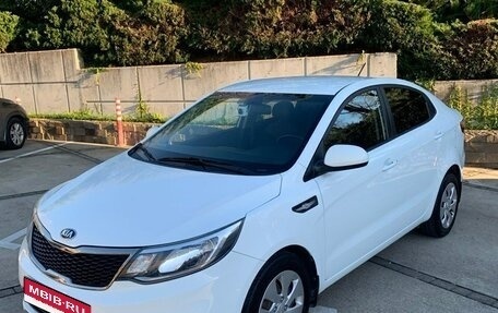 KIA Rio III рестайлинг, 2015 год, 900 000 рублей, 4 фотография