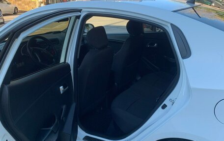 KIA Rio III рестайлинг, 2015 год, 900 000 рублей, 22 фотография