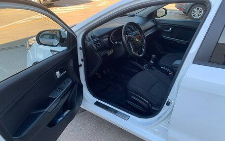 KIA Rio III рестайлинг, 2015 год, 900 000 рублей, 23 фотография