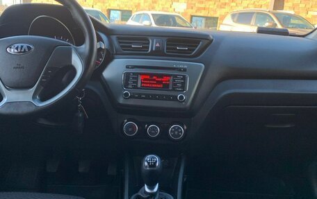 KIA Rio III рестайлинг, 2015 год, 900 000 рублей, 24 фотография