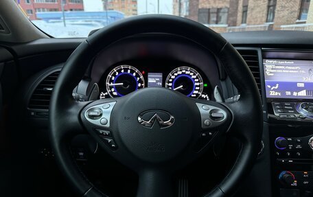 Infiniti QX70, 2014 год, 2 290 000 рублей, 13 фотография