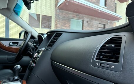 Infiniti QX70, 2014 год, 2 290 000 рублей, 21 фотография