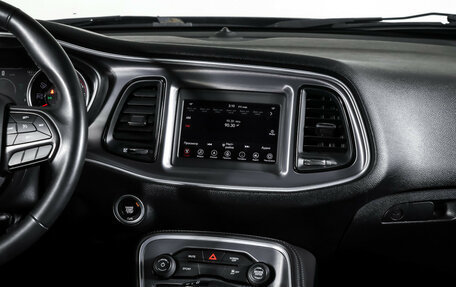 Dodge Challenger III рестайлинг 2, 2019 год, 3 199 000 рублей, 13 фотография