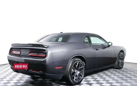 Dodge Challenger III рестайлинг 2, 2019 год, 3 199 000 рублей, 5 фотография