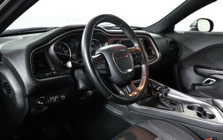 Dodge Challenger III рестайлинг 2, 2019 год, 3 199 000 рублей, 14 фотография