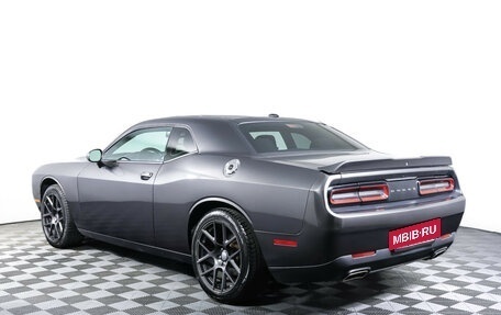 Dodge Challenger III рестайлинг 2, 2019 год, 3 199 000 рублей, 7 фотография