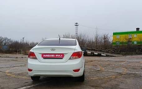 Hyundai Solaris II рестайлинг, 2011 год, 735 000 рублей, 2 фотография