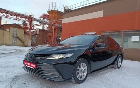 Toyota Camry, 2019 год, 2 400 000 рублей, 2 фотография