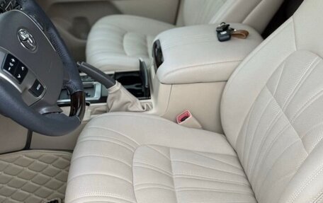 Toyota Land Cruiser 200, 2014 год, 4 050 000 рублей, 15 фотография