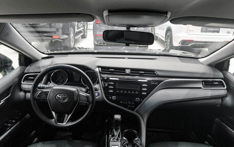 Toyota Camry, 2020 год, 2 350 000 рублей, 17 фотография