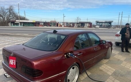 Mercedes-Benz E-Класс, 1999 год, 650 000 рублей, 3 фотография