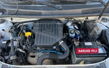 Renault Logan II, 2016 год, 650 000 рублей, 2 фотография