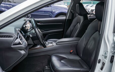 Toyota Camry, 2021 год, 3 780 000 рублей, 10 фотография