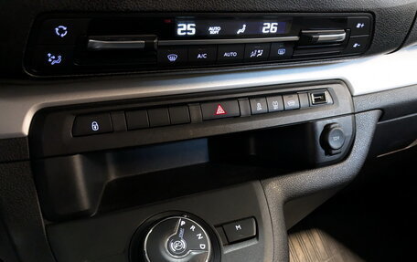 Peugeot Traveller I, 2021 год, 3 235 000 рублей, 26 фотография