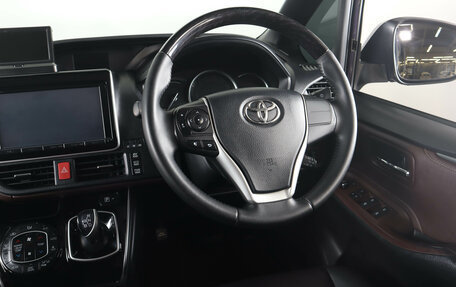 Toyota Esquire I, 2015 год, 2 119 000 рублей, 16 фотография