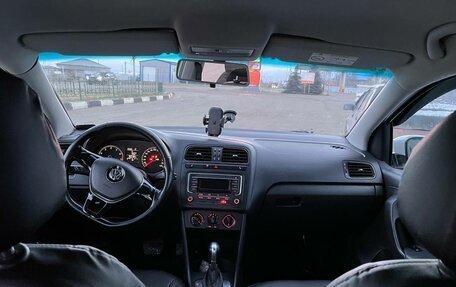 Volkswagen Polo VI (EU Market), 2015 год, 590 000 рублей, 2 фотография