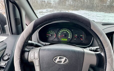 Hyundai H-1 II рестайлинг, 2011 год, 1 700 000 рублей, 18 фотография