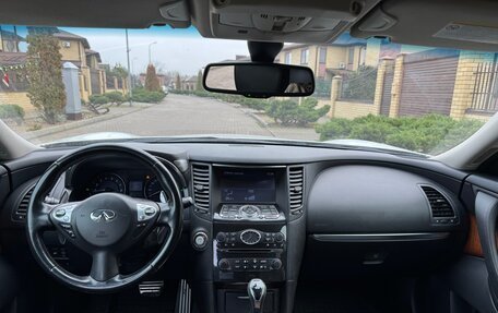 Infiniti QX70, 2014 год, 2 520 000 рублей, 11 фотография