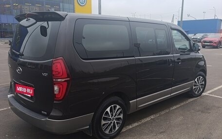 Hyundai Grand Starex Grand Starex I рестайлинг 2, 2018 год, 4 000 000 рублей, 5 фотография