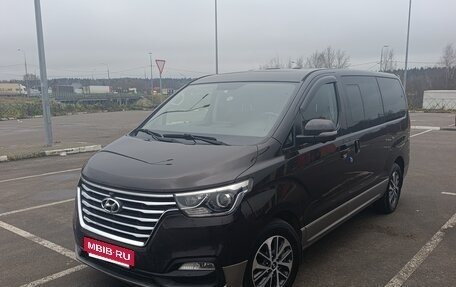 Hyundai Grand Starex Grand Starex I рестайлинг 2, 2018 год, 4 000 000 рублей, 3 фотография