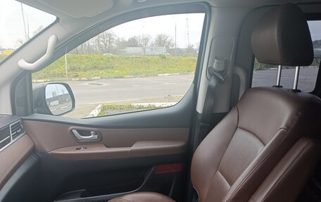 Hyundai Grand Starex Grand Starex I рестайлинг 2, 2018 год, 4 000 000 рублей, 15 фотография