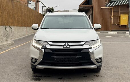 Mitsubishi Outlander III рестайлинг 3, 2018 год, 1 914 000 рублей, 2 фотография