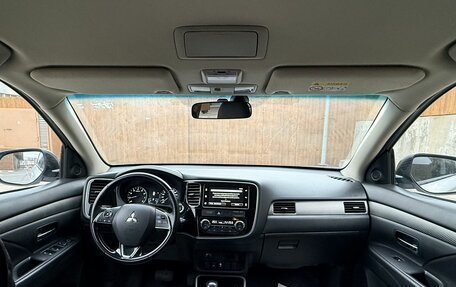 Mitsubishi Outlander III рестайлинг 3, 2018 год, 1 914 000 рублей, 10 фотография