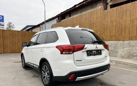 Mitsubishi Outlander III рестайлинг 3, 2018 год, 1 914 000 рублей, 7 фотография