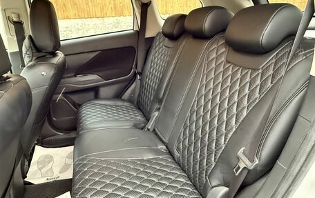 Mitsubishi Outlander III рестайлинг 3, 2018 год, 1 914 000 рублей, 17 фотография