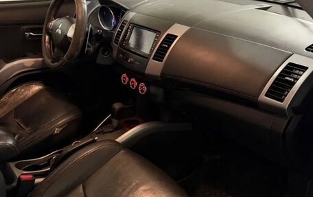 Mitsubishi Outlander III рестайлинг 3, 2011 год, 699 000 рублей, 6 фотография