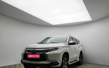 Mitsubishi Pajero Sport III рестайлинг, 2017 год, 2 200 000 рублей, 1 фотография