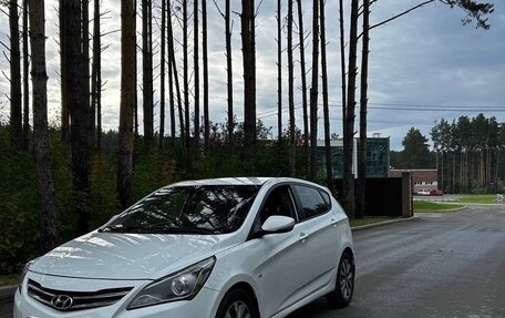 Hyundai Solaris II рестайлинг, 2014 год, 1 120 000 рублей, 1 фотография