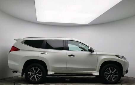 Mitsubishi Pajero Sport III рестайлинг, 2017 год, 2 200 000 рублей, 4 фотография