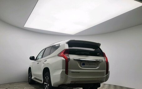 Mitsubishi Pajero Sport III рестайлинг, 2017 год, 2 200 000 рублей, 7 фотография