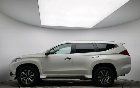 Mitsubishi Pajero Sport III рестайлинг, 2017 год, 2 200 000 рублей, 8 фотография