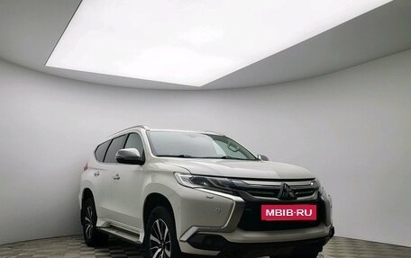 Mitsubishi Pajero Sport III рестайлинг, 2017 год, 2 200 000 рублей, 3 фотография